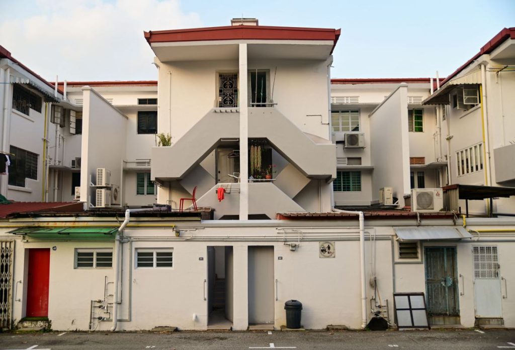 Art Deco lines in Tiong Bahru