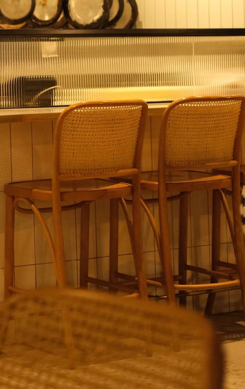 The bar · 10 seats
