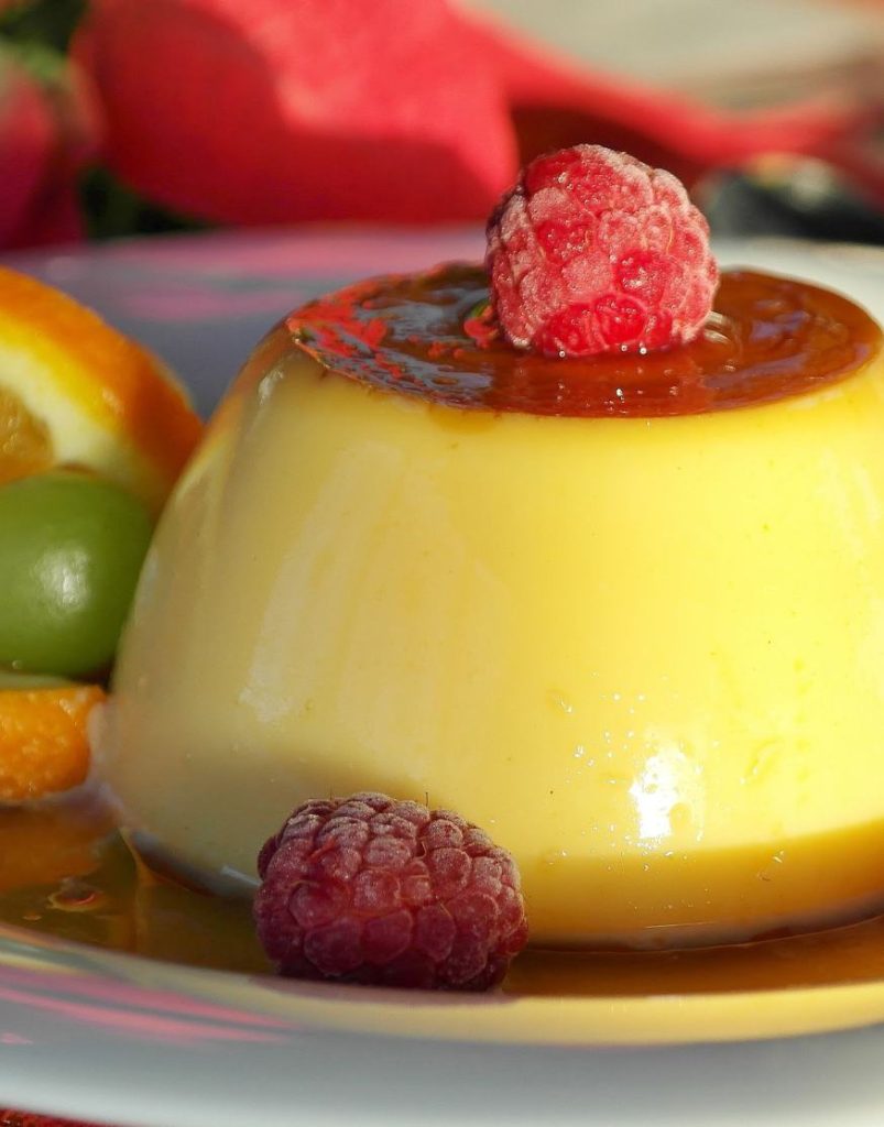 Crème caramel with fruit