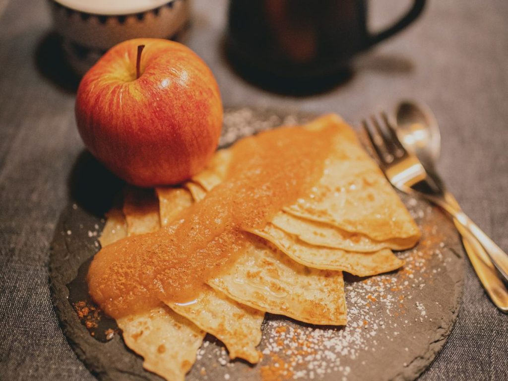 Crêpes aux pommes · S$12