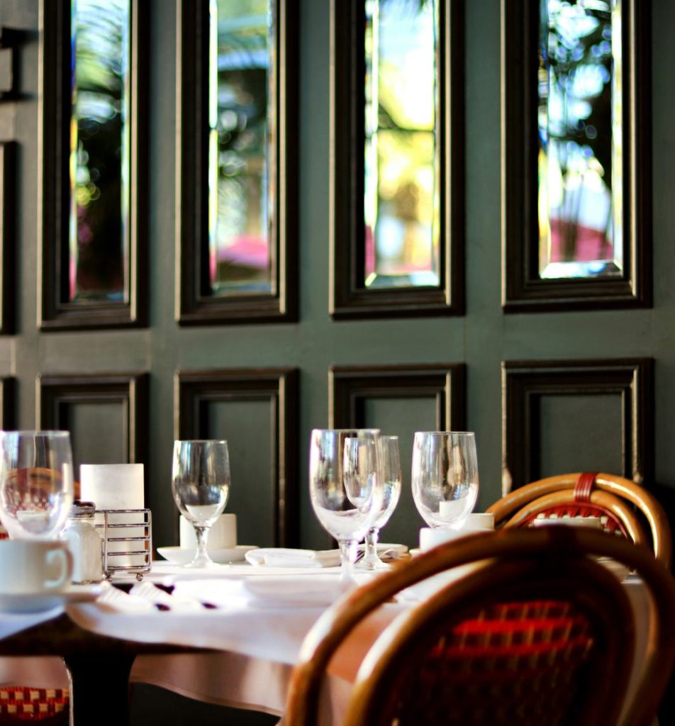 Linen and bentwood in a quiet bistro