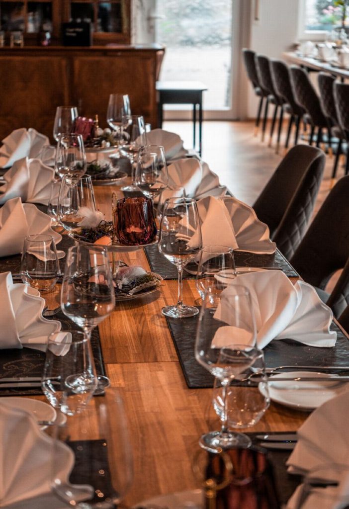 Le Salon · 8 to 14 guests